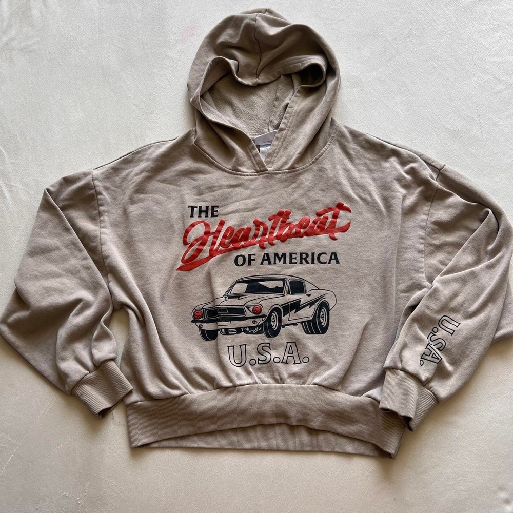 Chevrolet The Heartbeat of America Beige oversized Hoodie Pullover Crop Country